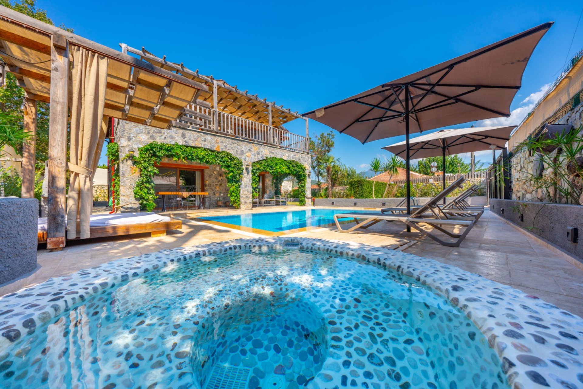 Villa Yunus 1