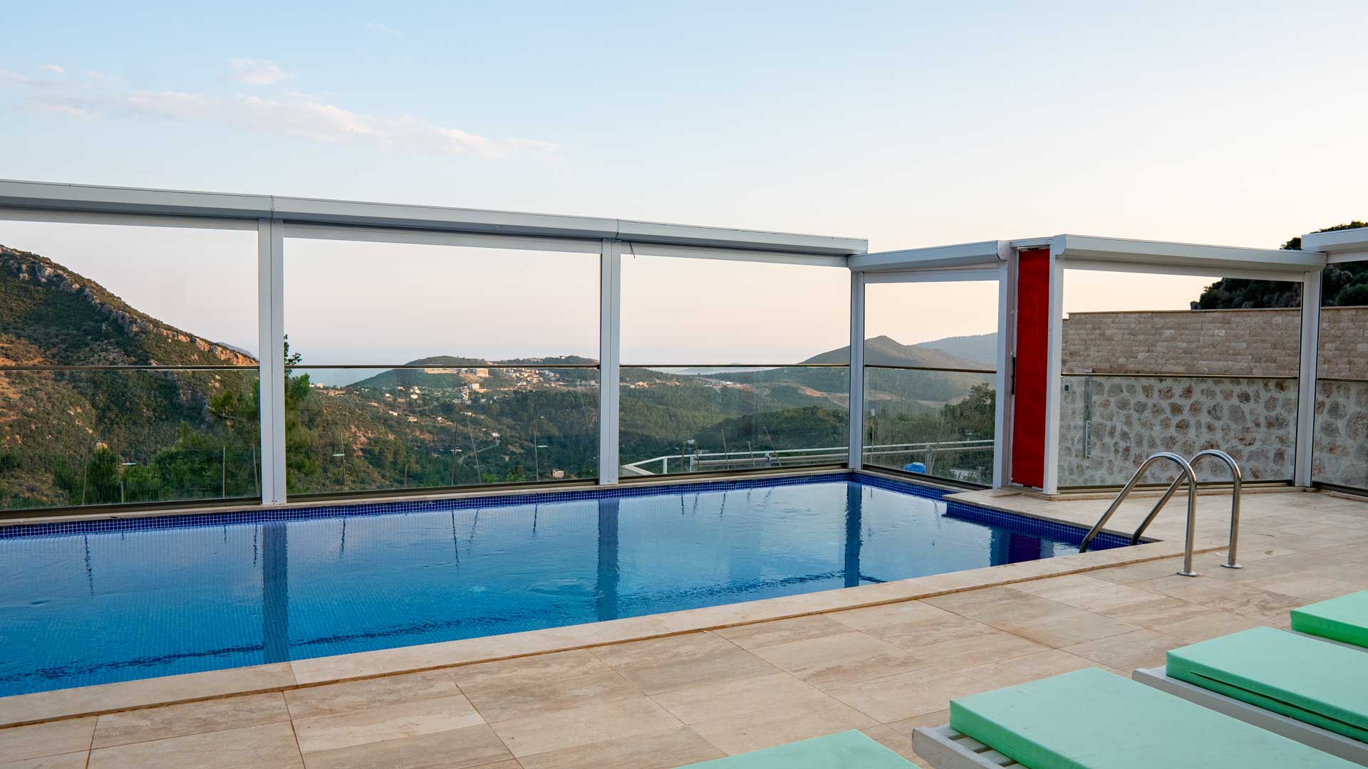 Villa Riva 6, Muhafazakar Villa
