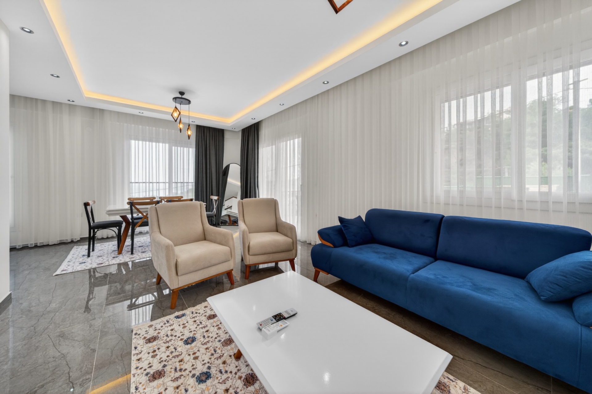 Villa Fly 1 3