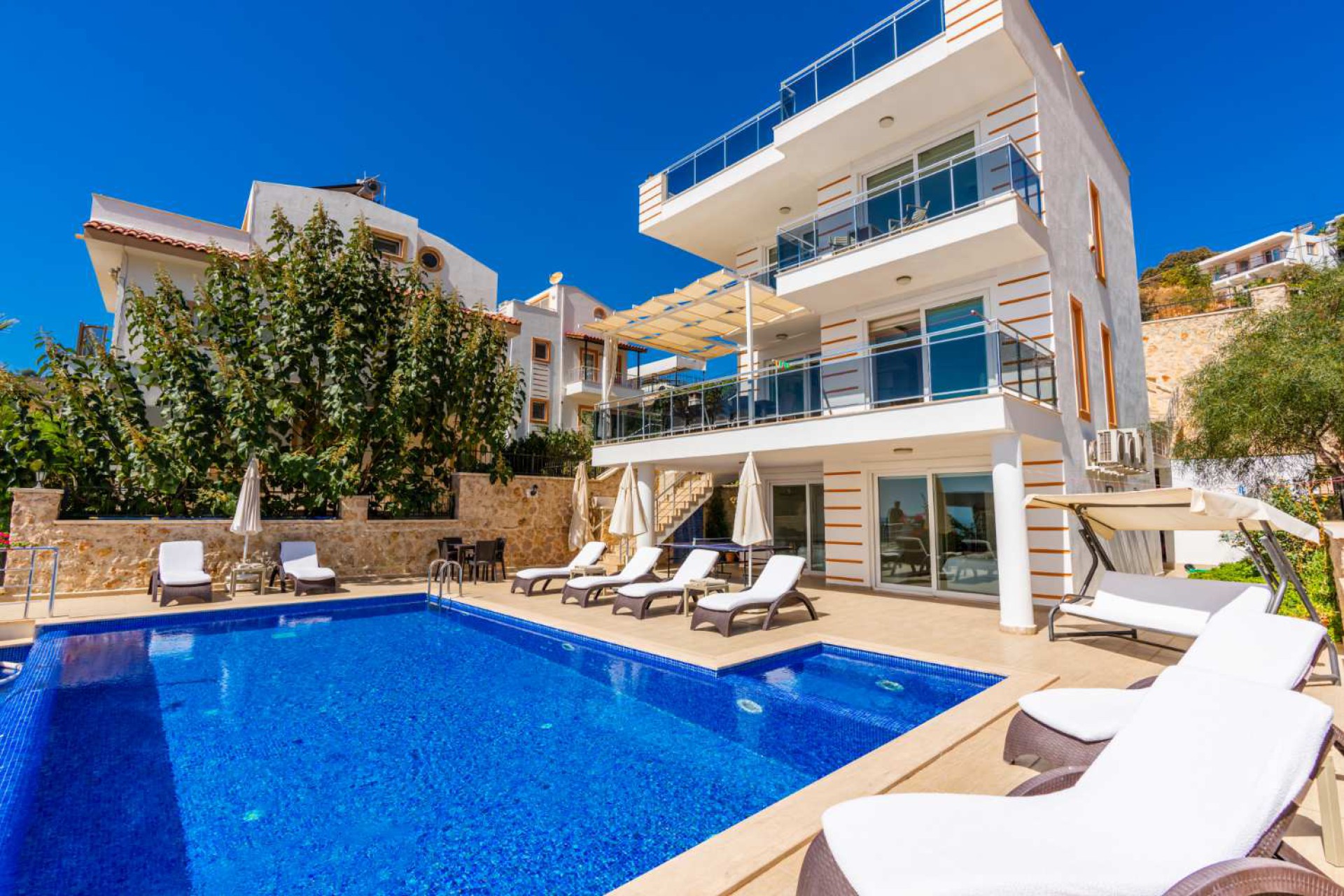Villa Hello 2