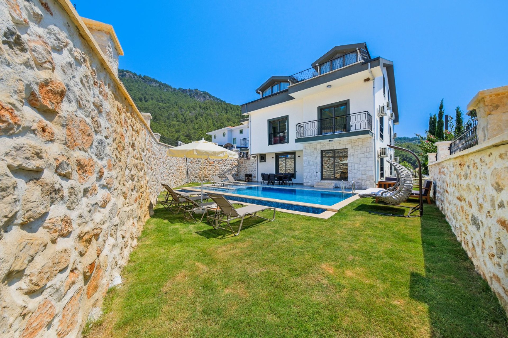 Villa Famose 1 3