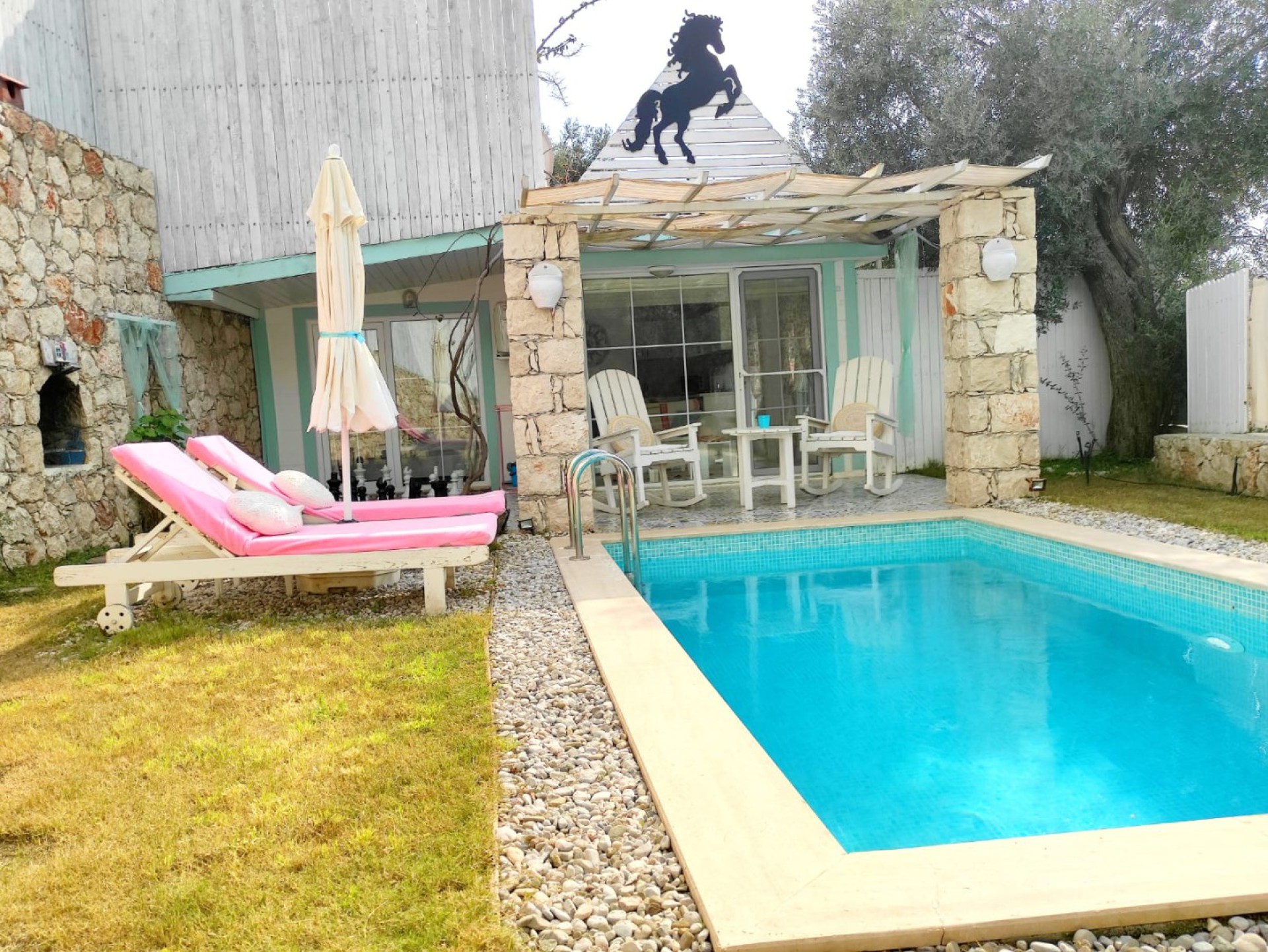 Villa Pony  2
