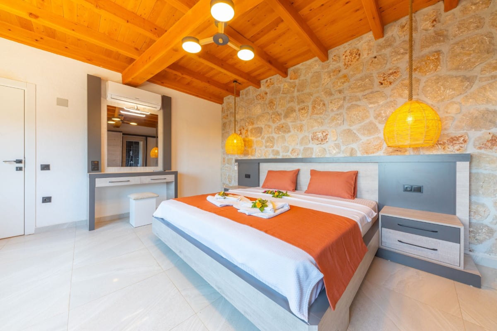 Villa Mono 2