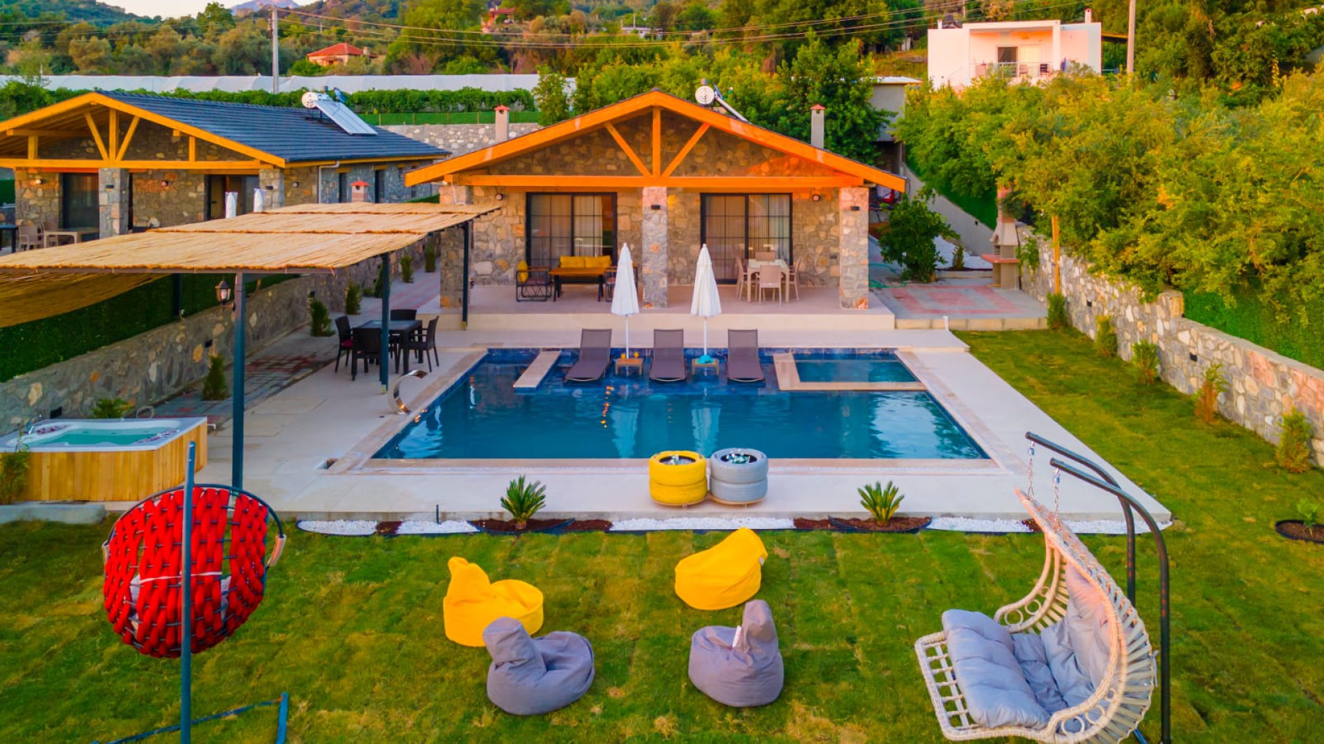 Villa Earth 1 2