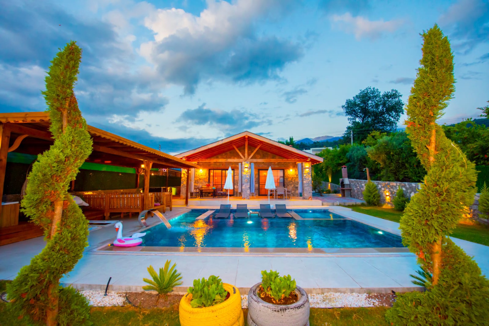 Villa Earth 1