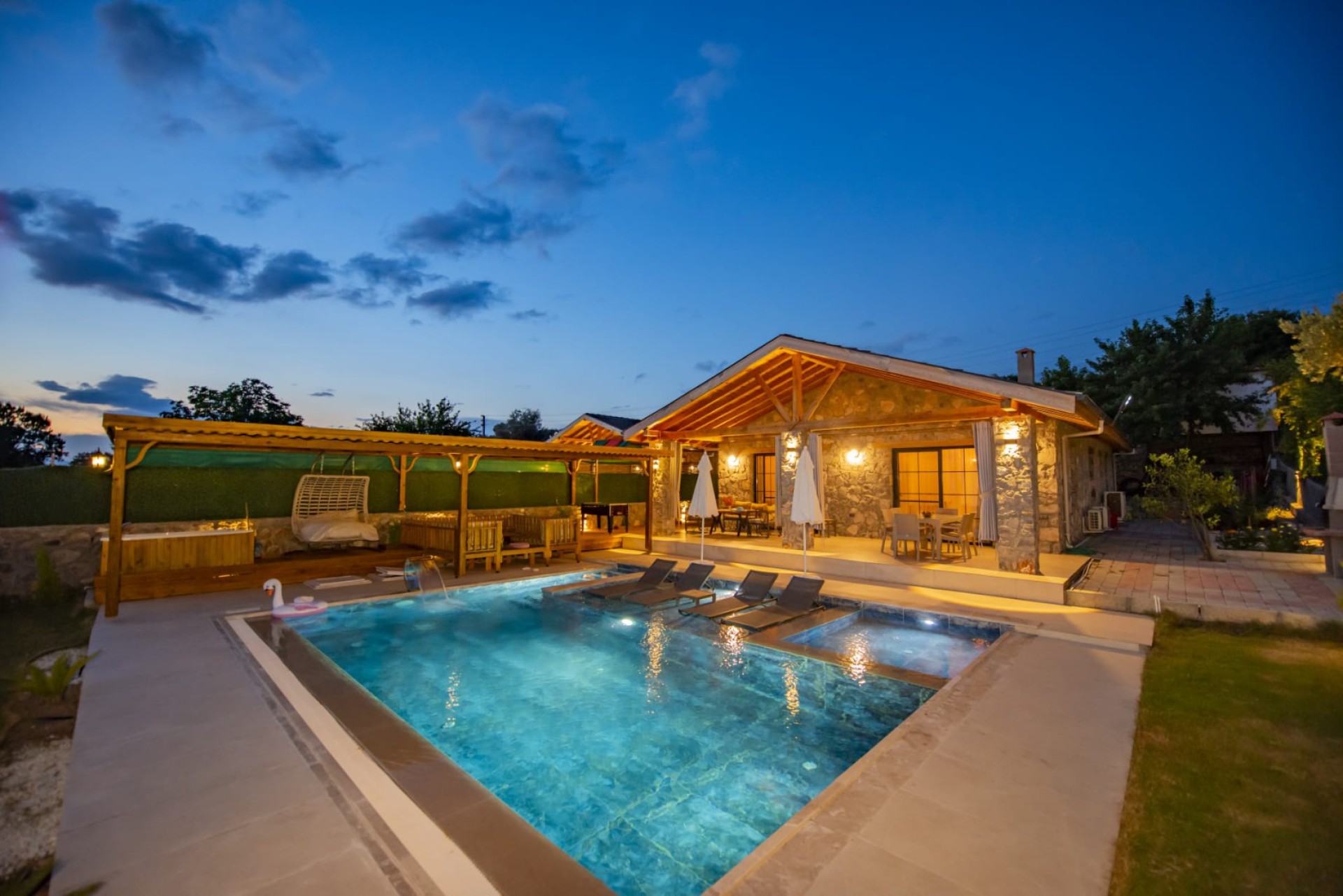 Villa Earth 1 3