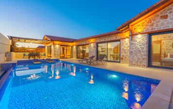 Villa Lenda | Kalkan Üzümlü’de Muhafazakâr, Jakuzili, Özel Havuzlu 2+1 Taş Kiralık Villa