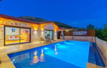 Villa Star | Kalkan Üzümlü’de Muhafazakâr, Jakuzili, Özel Havuzlu 1+1 Taş Balayı Kiralık Villası