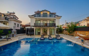 Villa Ay Işığı 2 | Fethiye Ölüdeniz Ovacık’ta Jakuzili, Kapalı Isıtmalı Havuzlu 3+1 Kiralık Müstakil Villa