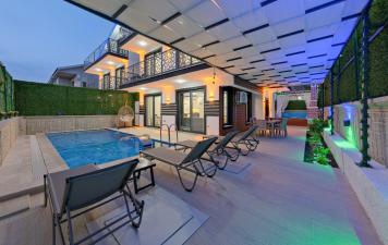 Villa Must 2 | Fethiye Karagedik’te Isıtmalı Havuzlu, Jakuzili, Geniş Bahçeli 3+1 Müstakil Kiralık Villa