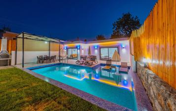 Villa Şiza | Kalkan Yeşilköy’de Muhafazakâr, Jakuzili, Özel Havuzlu 2+1 Kiralık Villa