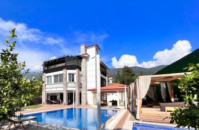 Villa Maris, Denize Yakın