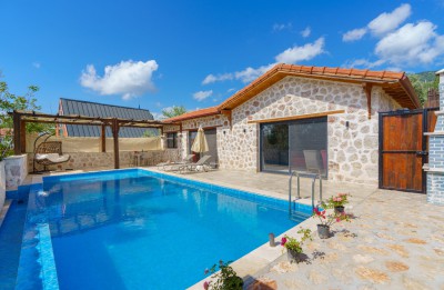 Villa Star | Kalkan Üzümlü’de Muhafazakâr, Jakuzili, Özel Havuzlu 1+1 Taş Balayı Kiralık Villası