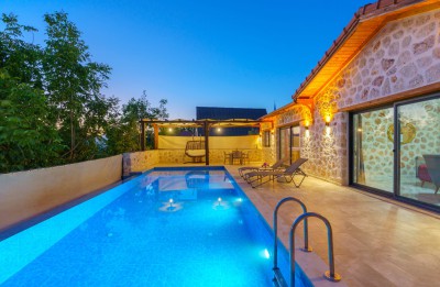 Villa Star | Kalkan Üzümlü’de Muhafazakâr, Jakuzili, Özel Havuzlu 1+1 Taş Balayı Kiralık Villası