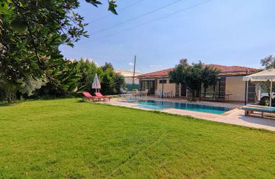 Villa Ados 2