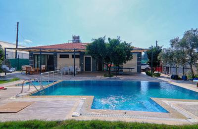 Villa Ados 2